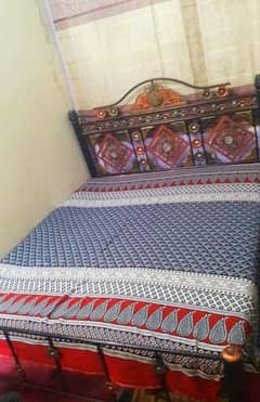 double bed iron bed clean condition (03109597086)