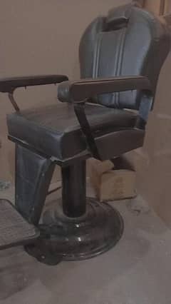 9/10 condition parlor chair