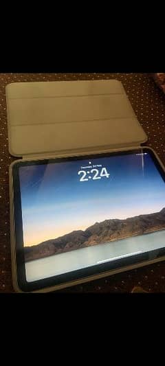 iPad air 5(256gb)month used brand new includes(box,original charger)