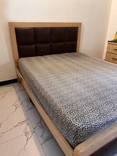 bedroom set / bedroom furniture with mattress