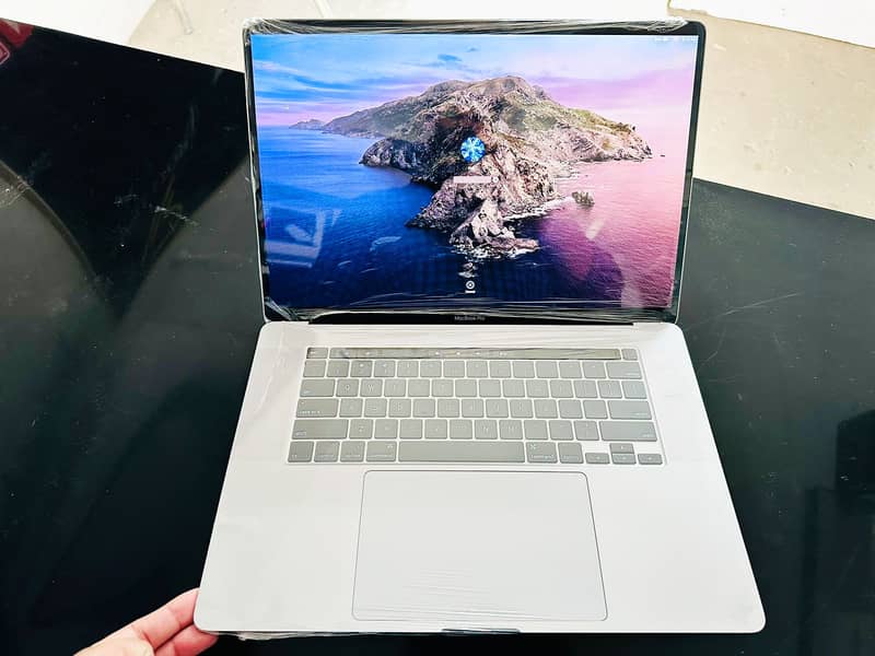 Apple Macbook pro 2019 core i9 32/512 0