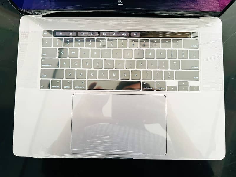 Apple Macbook pro 2019 core i9 32/512 1