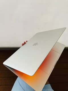 Apple MacBook Pro 2017 Core i7 16/512 4GB Card 15.4’ Inch Display