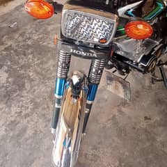 I am selling my Honda 125  2023  new condition