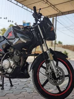 YBR 125 (2016) For sale only serious person can Contact