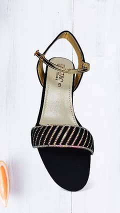 Black Heel Sandal With Multi Mash