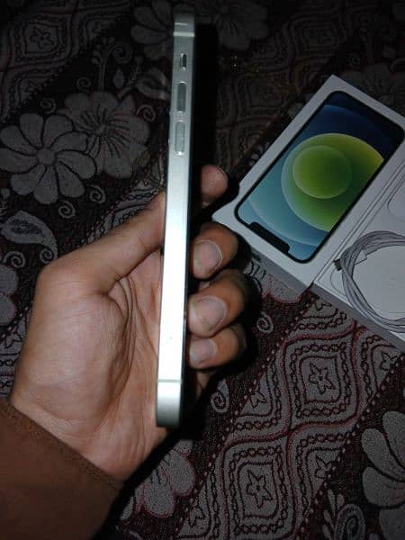 iPhone 12 128gb jv with box 7