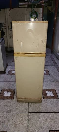 Mediam Size fridge for sale 0
