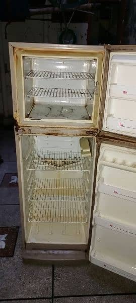 Mediam Size fridge for sale 3