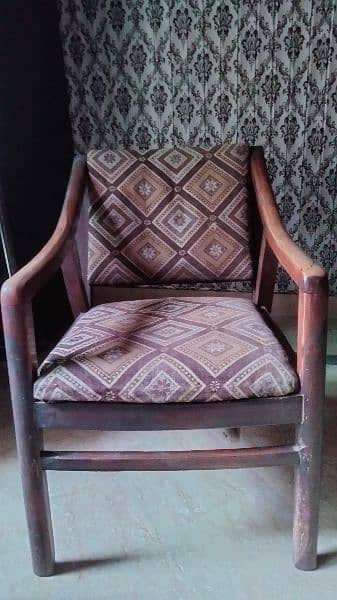 Four sofa chairs in good condition 4