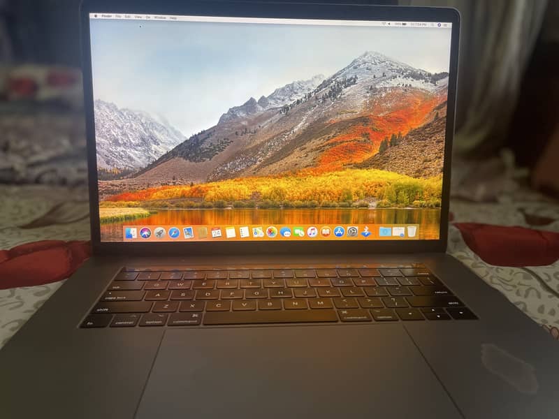 MacBook Pro (15-inch, 2016)   . Touch bar , 16/512 GB 4