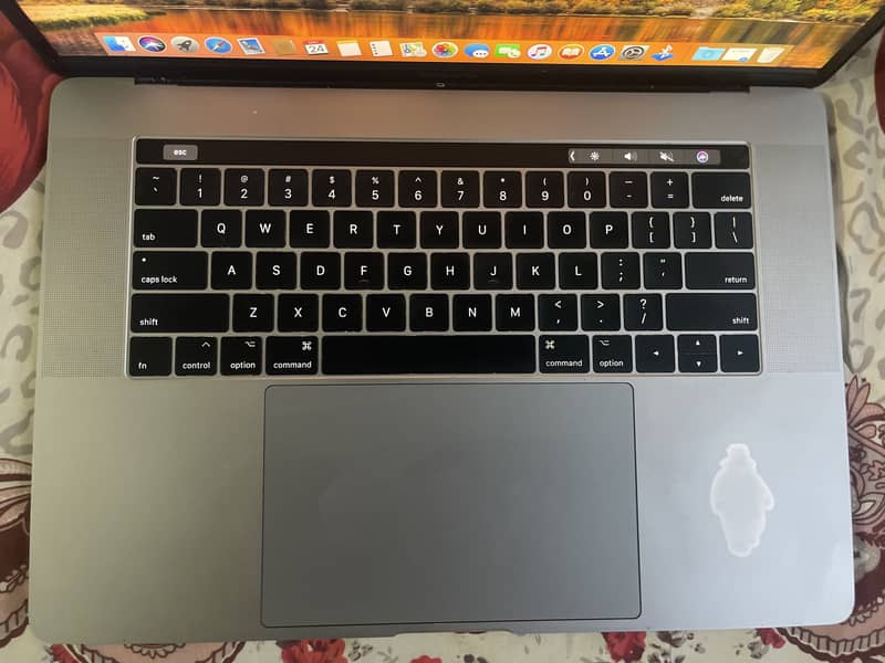 MacBook Pro (15-inch, 2016)   . Touch bar , 16/512 GB 6