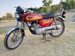 CG 125 lush bike total genioun all Punjab num with original documents