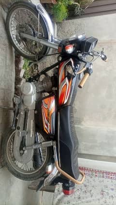 125 bike model 2022 in very good condition no scratches on front tanki