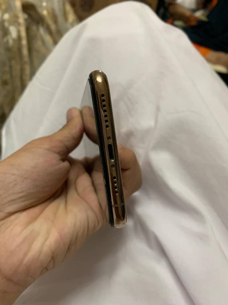 IPHONE XS max pta approved with box 2