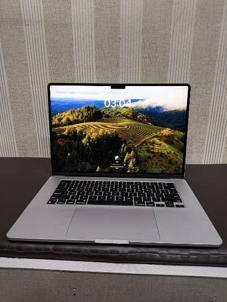 MacBook Pro retina display M1 i7 i9 10by10condition 2