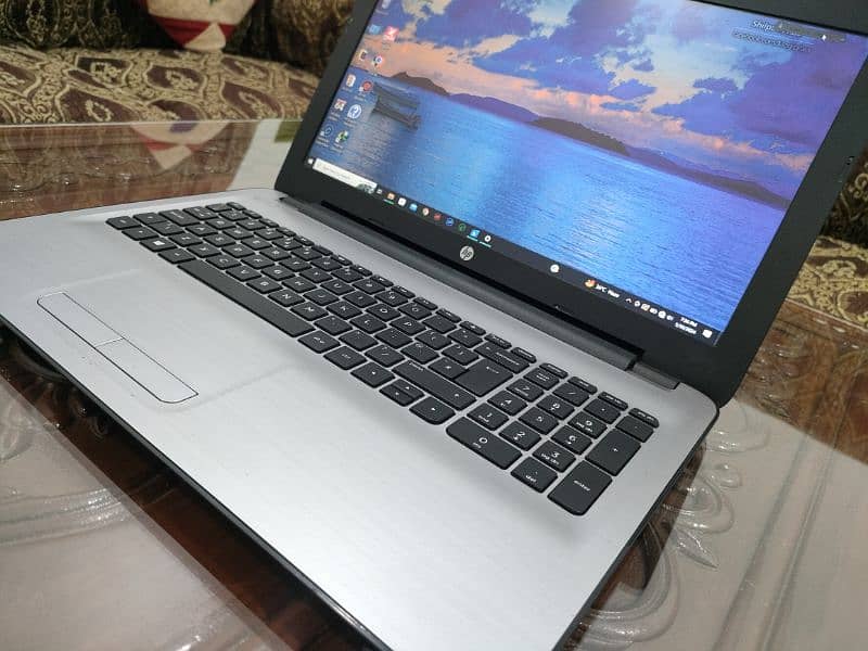 Laptop HP G6 Core i5, 8 GB ram, 256gb SSD  15.6" HD OLED  screen 1