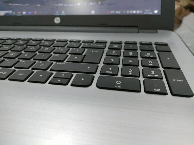 Laptop HP G6 Core i5, 8 GB ram, 256gb SSD  15.6" HD OLED  screen 6