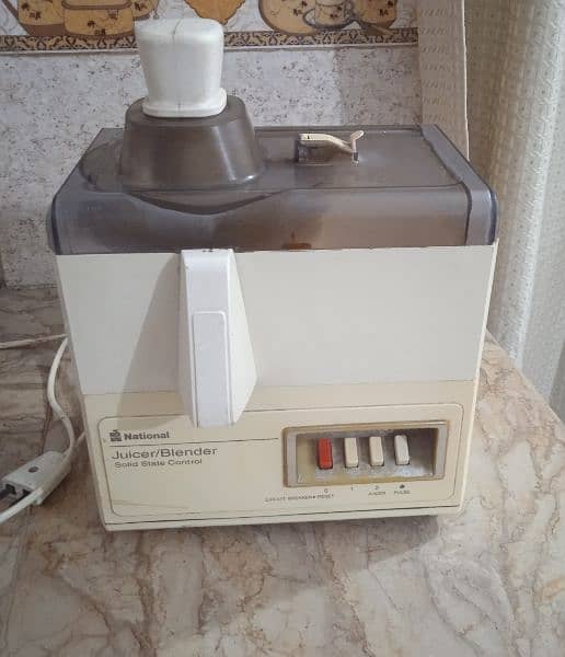 JUICER MACHINE IN GOOD CONDITION 0