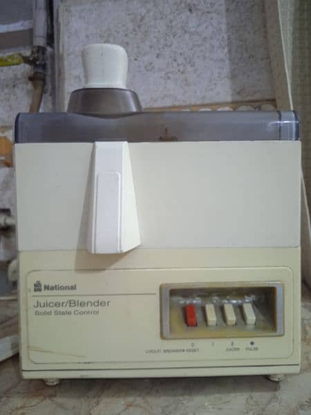 JUICER MACHINE IN GOOD CONDITION 1