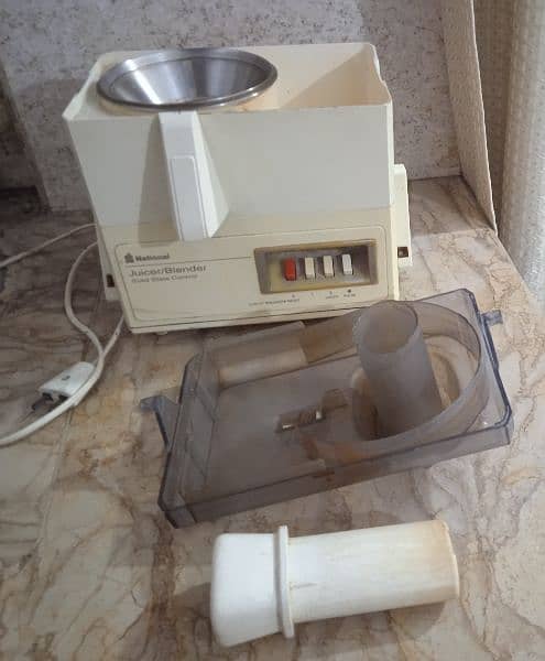 JUICER MACHINE IN GOOD CONDITION 3