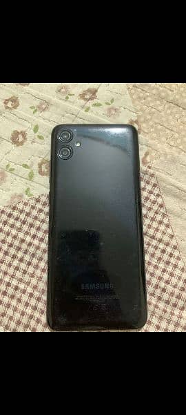 Iam selling a SAMSUNG Galaxy A04E in black it is slightly used. 2