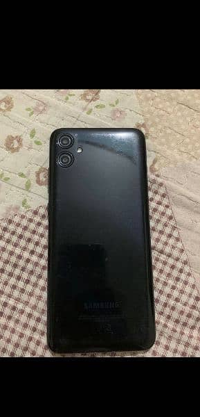 Iam selling a SAMSUNG Galaxy A04E in black it is slightly used. 7