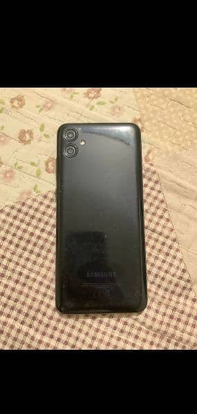Iam selling a SAMSUNG Galaxy A04E in black it is slightly used. 8