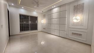 25 MARLA HOUSE IS AVAILABLE FOR RENT IN GULBERG