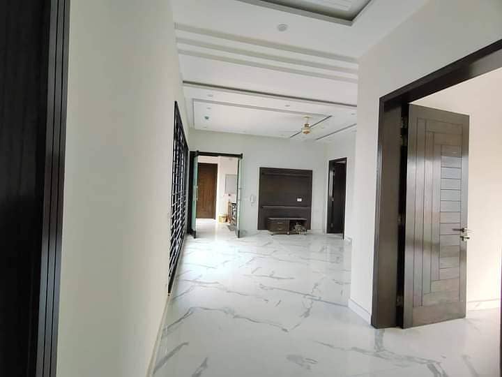 3500 SQ FT PLAZA FLOOR IS AVAILABLE FOR RENT IN GULBERG 4