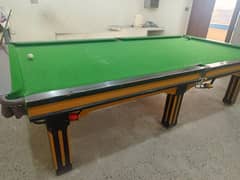 snoker table new condition 5 by 10 hy 15 set ball sath hy sticks sath