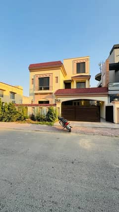 10 Marla Used House For Sale in Jasmine Block Bahria Town Lahore