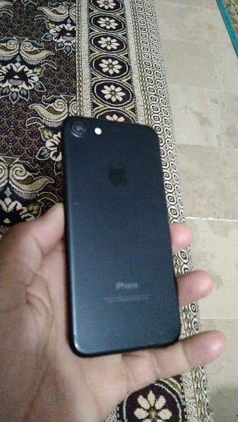 iphone 7 128 GB bettry health 81 non pta aur bypass b nhii hai 3