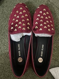 RIVER ISLAND- uk size 7 maroon pumps velvety with gold hearts