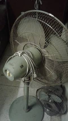 2 quantity Pedestal Fan