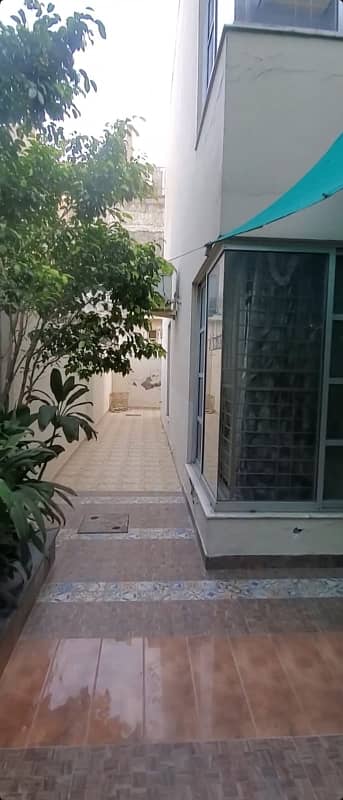 24 Marla Triple Storey Spectacular Owner Build Bungalow Available For Urgent Sale 32