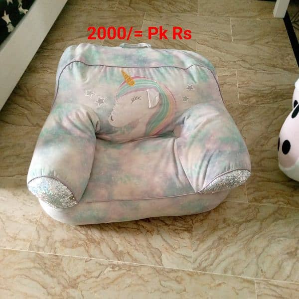 Single bed + soft toys 3