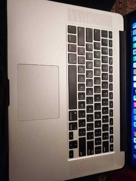 MACBOOK PRO 15 INCH 0