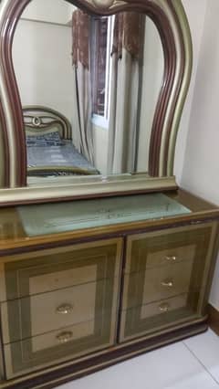 2single bed dressing table and divider 2 chairs and 1 side table