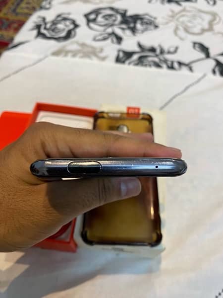 one plus 7pro full box dual aim offical approved set urgent sale 5