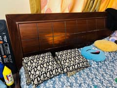 queen bed with sides and spring mattress