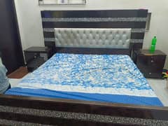 solid  king size bed 4 year used