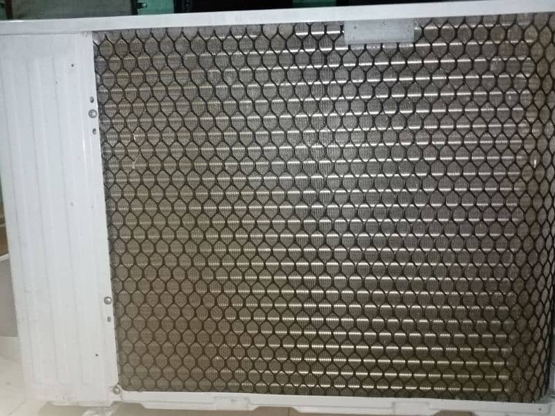 Gree 1 Ton Split Air Conditioner 10/10 condition 7