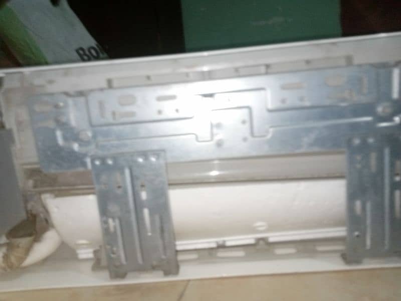 Gree 1 Ton Split Air Conditioner 10/10 condition 8