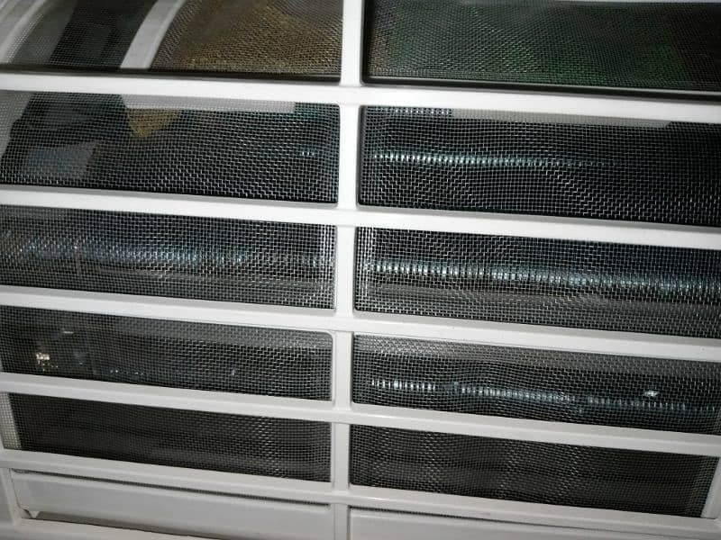 Gree 1 Ton Split Air Conditioner 10/10 condition 9