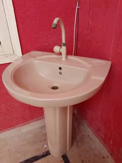 Washbasin in good condition