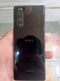sony experia 5 mark 2 with digit mobile and power bank