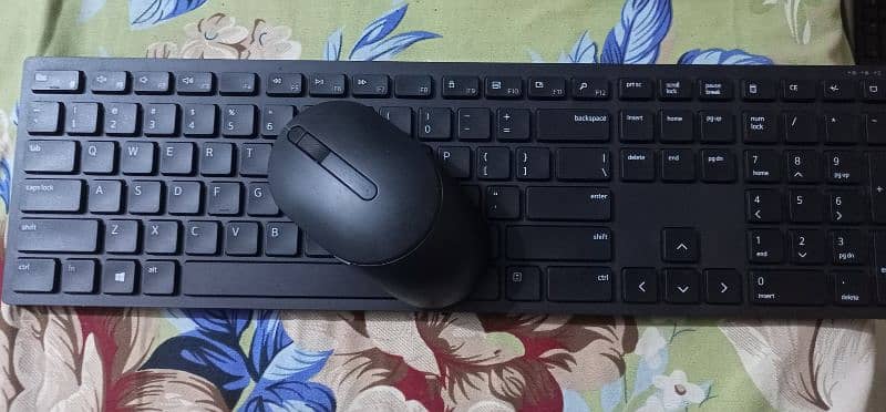 Logitech Wireless Keyboard & Mouse Combo 8