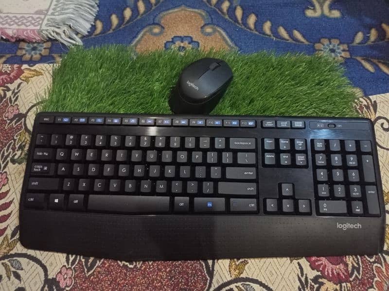 Logitech Wireless Keyboard & Mouse Combo 13