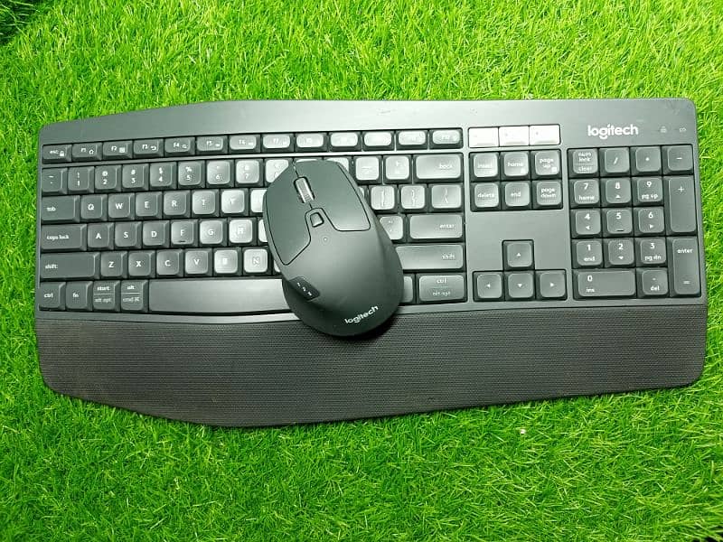 Logitech Wireless Keyboard & Mouse Combo 19